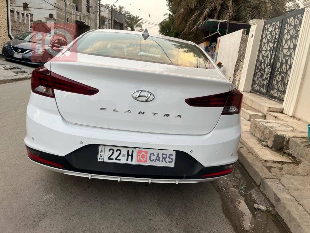 هیۆندای ئەلەنترا